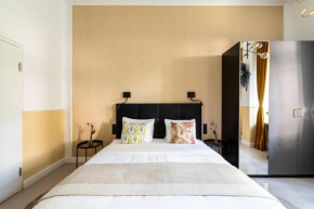 Feel the city life from the Gustav Klimt studio